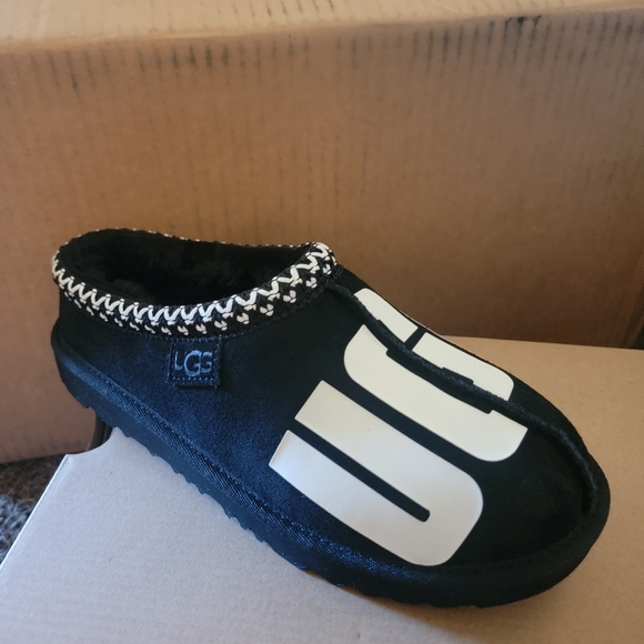 NEW UGG SLIPPERS - Picture 1 of 4